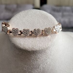 Elegant Gold Heart Bracelet